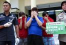 Lagi Asyik Berdua di Kamar, Polisi Datang, Pembantu Ikut Digelandang - JPNN.com