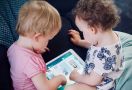 80 Persen Anak Australia di Bawah Usia Empat Tahun Sudah Main Internet - JPNN.com