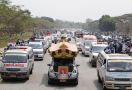 Gelombang Unjuk Rasa Terus Bergulir di Myanmar, Ada Salam Tiga Jari - JPNN.com
