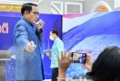 Hindari Pertanyaan Sulit, PM Thailand Semprot Wartawan dengan Hand Sanitiser - JPNN.com