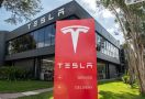 Mobil Tesla Tanpa Pengemudi Tabrak Pohon, Penumpangnya Tewas - JPNN.com
