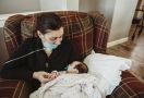 Pasien COVID-19 Melahirkan Saat Koma, Baru Bertemu Bayinya 75 Hari Kemudian - JPNN.com