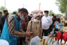 Mensos Risma Nge-Vlog Promosikan Madu Karang Taruna Aceh - JPNN.com