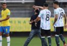 Laga Brasil vs Argentina Dihentikan, Polisi Kejar Sejumlah Pemain, Ada Apa? - JPNN.com