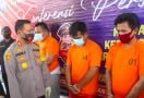 Sindikat Narkoba Mengamuk, Bakar Mobil Polisi, Lihat Nih Tampangnya - JPNN.com