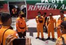 Tim SAR Menjajaki Menempuh Jalur Darat untuk Mencapai Lokasi Kecelakaan Rimbun Air - JPNN.com