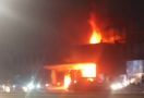 Kebakaran Toko Furnitur di Cilandak, 7 Unit Branwir Diterjunkan - JPNN.com