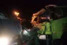 Kecelakaan Maut Truk Hino vs Fuso, Satu Sopir Tewas Terjepit, Lihat - JPNN.com