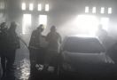 Mobil Mewah Terbakar di Garasi Bengkel, Sebegini Kerugiannya - JPNN.com