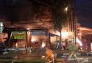 Swalayan Cahaya Pasar Minggu Terbakar, Begini Kesaksian Warga - JPNN.com