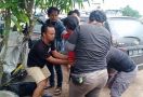 YN tak Kuasa Saat Disergap 5 Pria Berpakaian Preman, Rasain! - JPNN.com