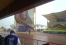 Gegara Hujan Deras Prosesi Pengalungan Medali Emas Tim Panjat Tebing Papua Ditunda - JPNN.com