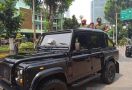 Tessy dan Tarzan Naik Jeep Meramaikan HUT TNI di Kodim 0501/JP BS - JPNN.com
