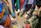 Tim Anti-Nyeker Berbagi 400 Pasang Sepatu ke Panti Asuhan - JPNN.com
