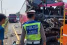 Tabrakan Beruntun di Tol Tangerang-Merak, 1 Orang Tewas Terjepit, Begini Kondisinya - JPNN.com