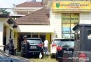 Penyidik KPK Beraksi di Palembang, Dikawal Brimob Bersenjata Laras Panjang - JPNN.com