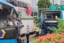 Ini Hari Buruk buat Angkutan Massal di DKI: Kereta LRT Bertabrakan, Transjakarta Kecelakaan - JPNN.com