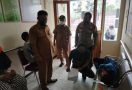Keracunan Massal di Sukabumi, Petugas Uji Lab Sampel Air - JPNN.com