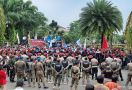 Buruh Kepung Kantor Bupati Tangerang, Nih Tuntutannya - JPNN.com