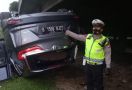 Mobil Honda CRV Terbalik di Kembangan, Lihat, Begini Kondisinya - JPNN.com