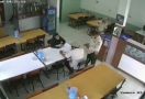 Video Satpol PP Bicara dengan Perempuan Viral di Medsos, Tak Digaji 3 Bulan - JPNN.com