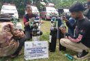 Badan Wakaf Al-Qur'an dan SMI Salurkan Tabung Oksigen untuk Komunitas Ambulans Gratis - JPNN.com