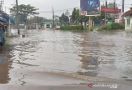 Bandung Selatan Banjir, Jalanan Tergenang, Warga Mengungsi - JPNN.com