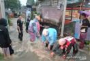Malam Ini Banjir Rusak Warung, Rendam Rumah dan Fasilitas Umum di Sukabumi - JPNN.com