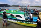 NU Care dan PT Paragon Salurkan Perahu Ambulans untuk Warga Kampung Laut Cilacap - JPNN.com