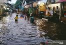 Hujan Deras Sabtu Sore, Mampang Jaksel Banjir - JPNN.com