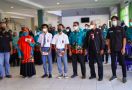 Alhamdulilah, Para Siswa Berprestasi Ini Dapat Ponsel Gratis dari Sahabat Ganjar - JPNN.com