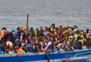 Kapal Berisi 487 Migran Terombang-ambing di Laut Lepas, Untung Ada Angkatan Laut - JPNN.com