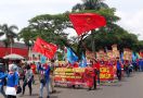 Buruh Kepung Monju Bandung, Long March ke Gedung Sate - JPNN.com