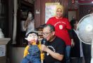 Agus DS Tampil Atraktif Saat Peringatan Hari Dongeng Nasional di TBM Bukit Duri Bercerita - JPNN.com