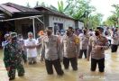 Kapolri Jenderal Listyo dan Akpol 1991 Salurkan Bantuan untuk Korban Banjir di HST - JPNN.com