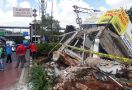 Kecelakaan TransJakarta, Bus Menabrak Pos Polisi PGC, Hancur - JPNN.com
