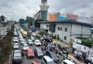 Imbas Uji Coba Ganjil Genap, Arus Lalu Lintas di Jalan Margonda Depok Macet  - JPNN.com