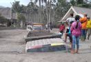 Kemendagri Salurkan Bantuan kepada Korban Bencana Erupsi Gunung Semeru - JPNN.com
