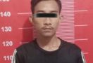 Pemuda Ini Nekat Mengacungkan Golok ke Polisi dan TNI - JPNN.com
