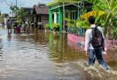 Luapan Air Sungai Kapuas Merendam Rumah warga di Pontianak - JPNN.com