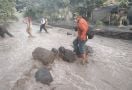 Baru Ini Kejadian, Jalan Nasional Diterjang Banjir Lahar Dingin Gunung Semeru, Lihat - JPNN.com