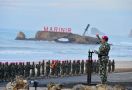 Ratusan Prajurit Korps Marinir TNI AL Bersiaga di Tepi Pantai, Ada Apa? - JPNN.com
