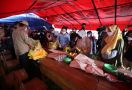 Kemensos Salurkan Makanan Siap Saji untuk Penyintas Erupsi Gunung Semeru - JPNN.com