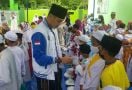 Santuni 150 Yatim, KNPI Ajak Masyarakat Saling Bersinergi di Tengah Pandemi - JPNN.com