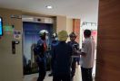 Wanita Terjebak di Lift Apartemen, Evakuasi Berlangsung Dramatis - JPNN.com