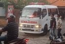 Bawa Jenazah Menuju Sumatra, Ambulans Ditabrak Mobil Boks di Depan Polda Metro Jaya - JPNN.com