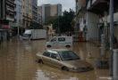 Bekas Ibu Kota Malaysia Dilumpuhkan Banjir, Pasukan Bomba dan Penyelamat Bergerak - JPNN.com