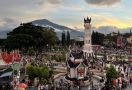 Begini Suasana Kawasan Jam Gadang Jelang Libur Natal dan Tahun Baru - JPNN.com