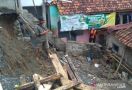 Tragis, Santriwati Tewas Tertimpa Tembok Penahan Tanah - JPNN.com
