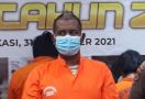 Tampang Guru Mengaji Pencabul Bocah Laki-Laki di Bekasi, Lihat Fotonya Ada yang Beda - JPNN.com